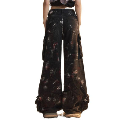 Wide-leg jeans with multiple pockets