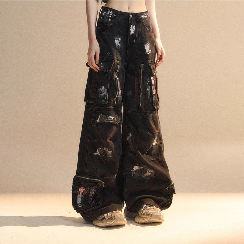 Wide-leg jeans with multiple pockets