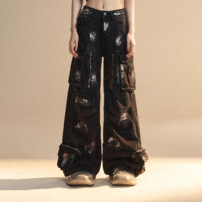 Wide-leg jeans with multiple pockets